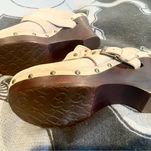 Ivory Ugg Nubuck/ Suede 3.5” Size 8 Sherpa Clogs - Picture 3 of 5